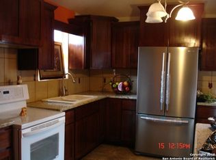 215 Flores Oaks Dr, Floresville, TX 78114