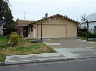 918 Q St, Sanger, CA 93657