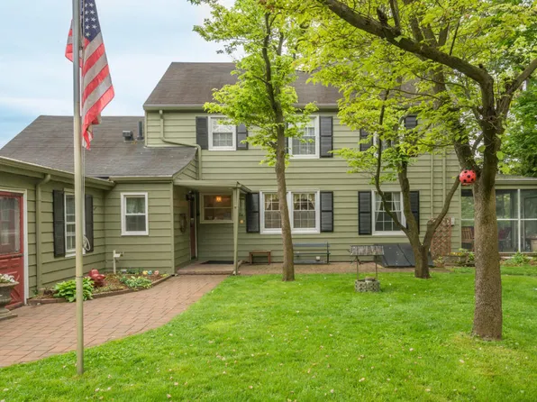 21 Swan Lake Park, Freehold, NJ 07728