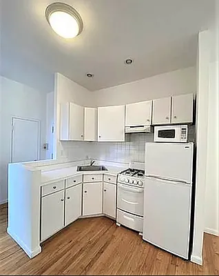 Rented by CitySites Real Estate Group | media 5