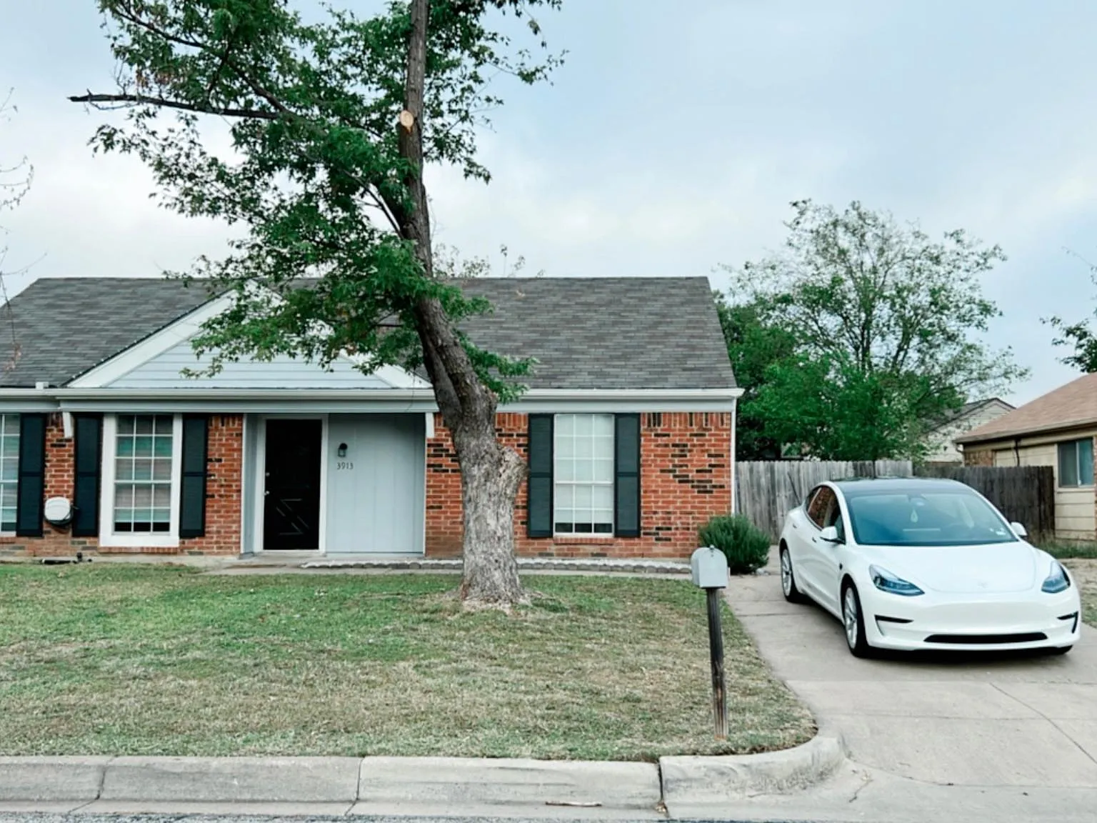 3913 Springside Dr — Photo 2
