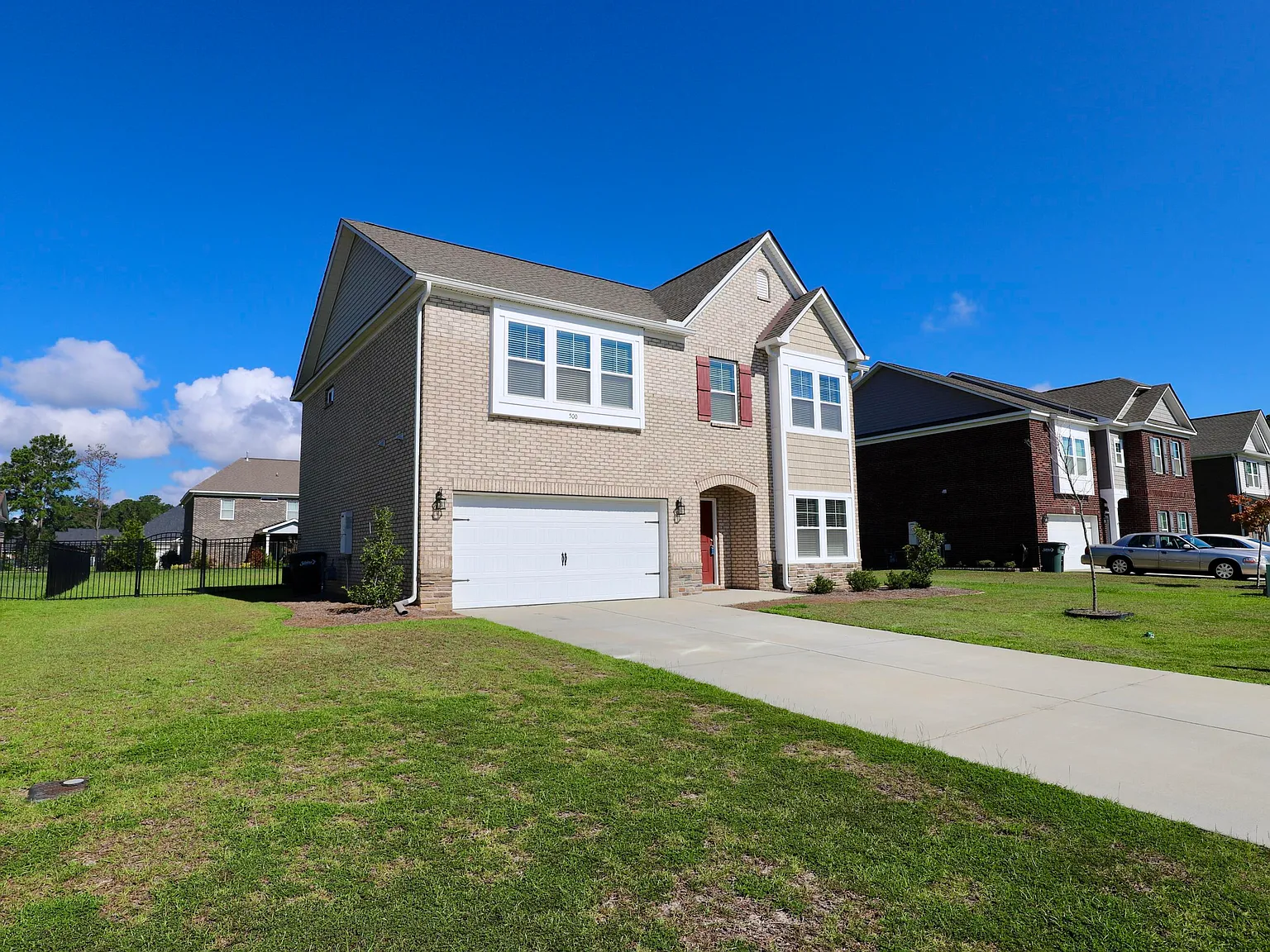 4 bed, 2.5 bath, 2413 sqft, $2,400 — Photo 2