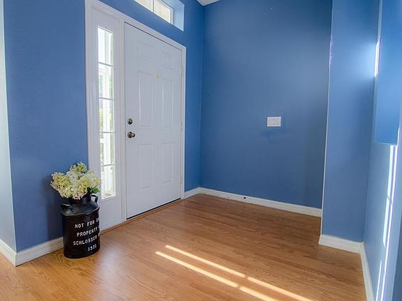 4th image of 3925 Shawn Cir
