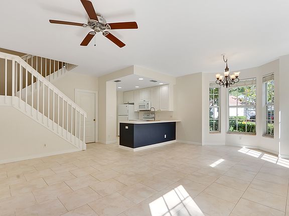 4th image of 130 Redwood Dr #1