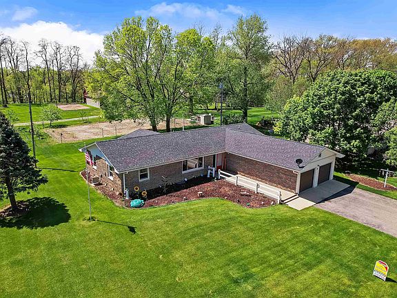 3rd image of 893 E Hilltop Ct