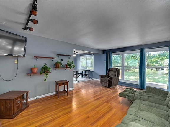 3rd image of 4652 Monticello Blvd