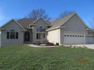 6035 Wayside Cir, Cedar Rapids, IA 52411