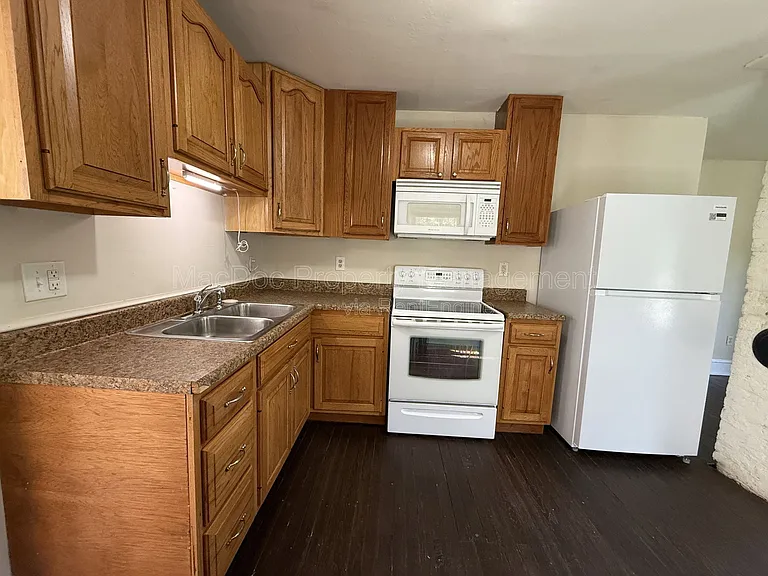 320 Wolfe St #A — Photo 6