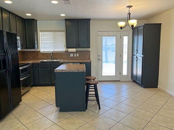 5th image of 2400 Tigertail Dr