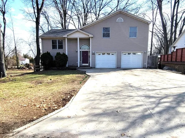 890 Tyrone Ave, Waterford, MI 48328