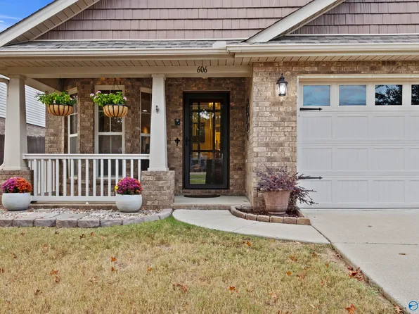 606 Cove Water Ln, Madison, AL 35757