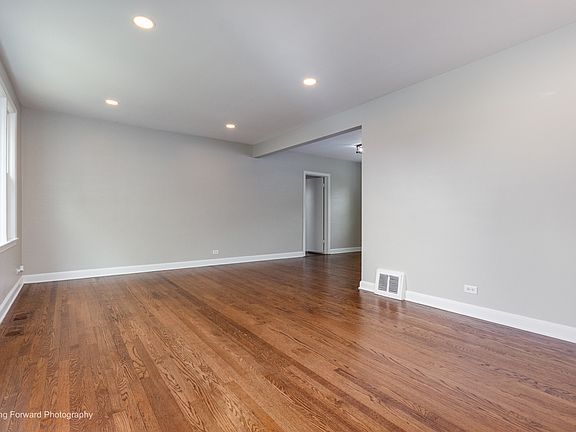 5th image of 10072 Drury Ln