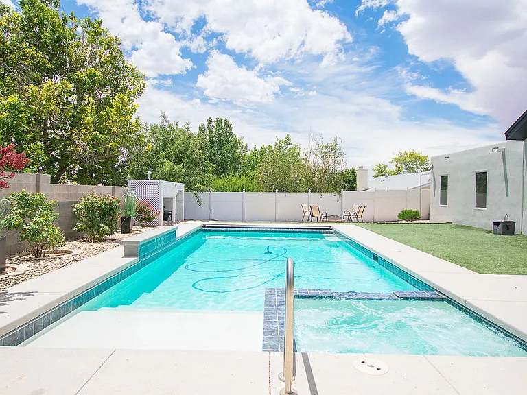 9514 Avenida Del Oso NE — Photo 1