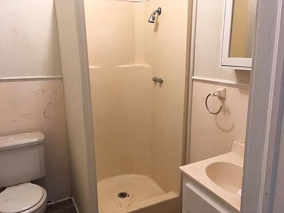 4th image of 107 Caldwell St