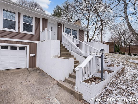 4th image of 1728 Lenora Ter NW