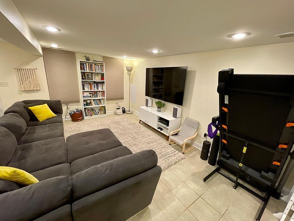 1st image of 1637 W 38th Pl #B