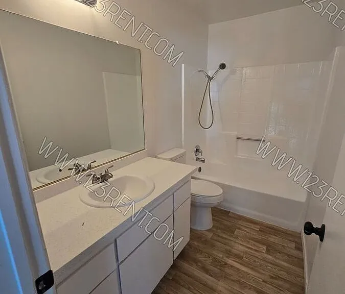 9817 N Loop Blvd #B — Photo 11