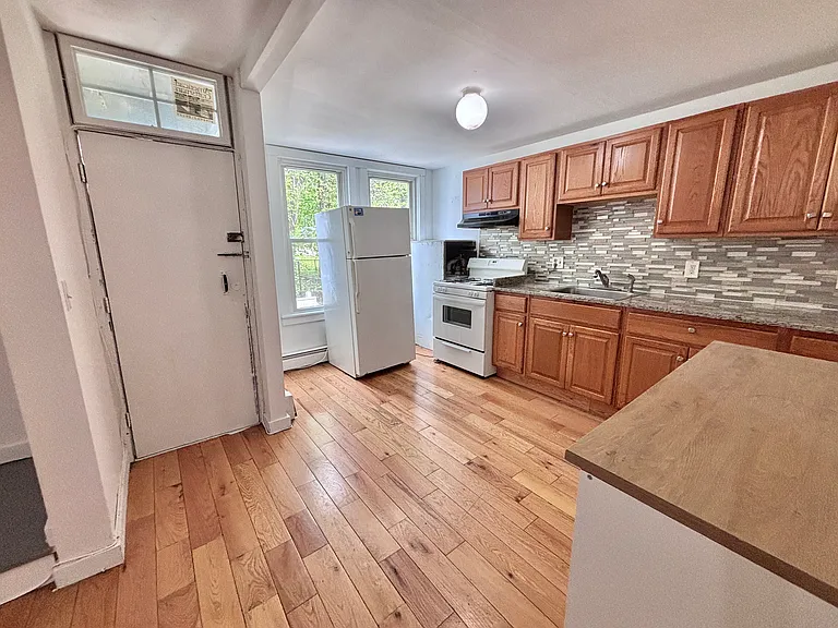 509 Medford St #2A — Photo 6