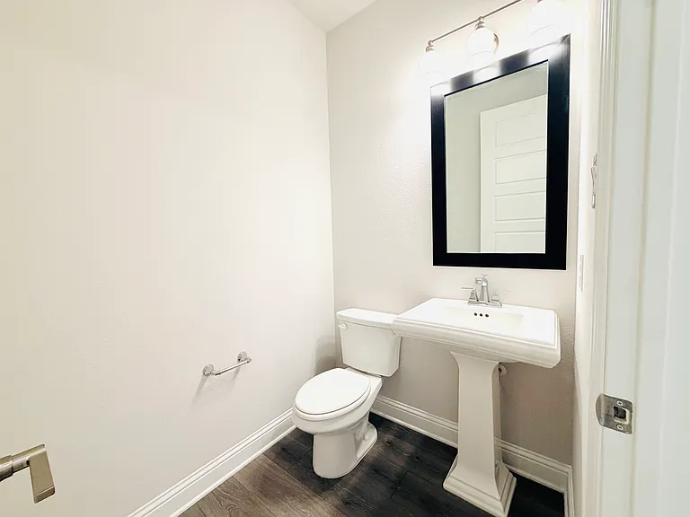 1924 McClane Dr — Photo 11