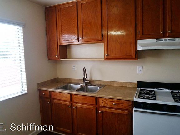 3rd image of 552 D St