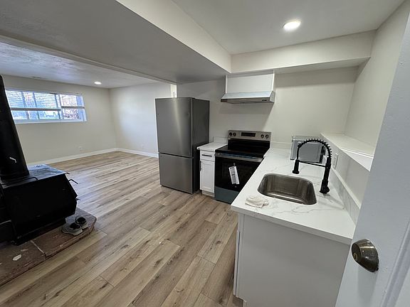 3rd image of 3813 W Carolina Dr