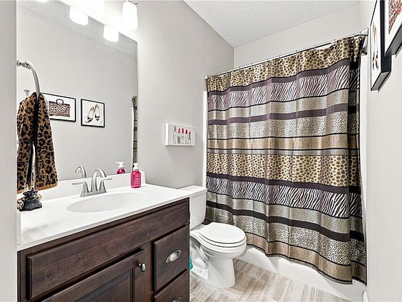 5th image of 24940 W 143rd Ter