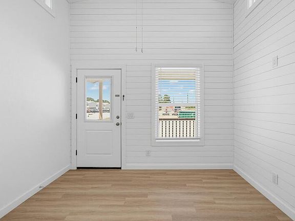 4th image of 204 Marlin St #3