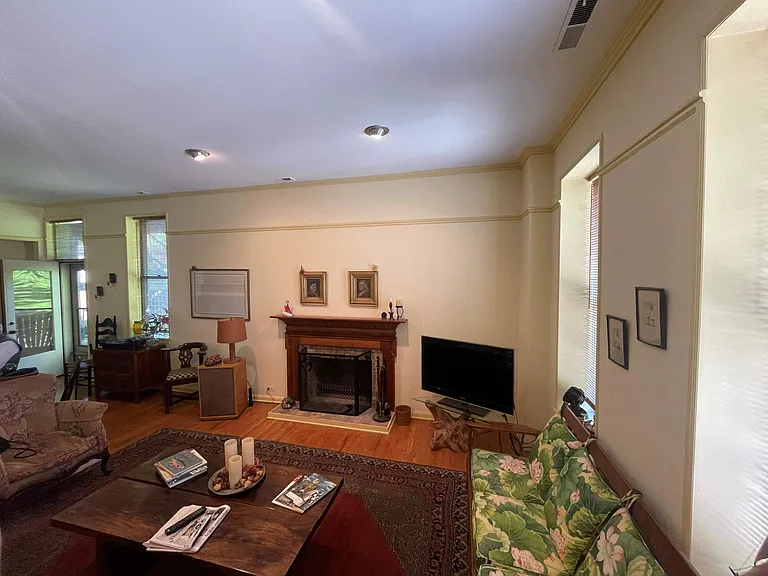 849 W Willow St #3 — Photo 4
