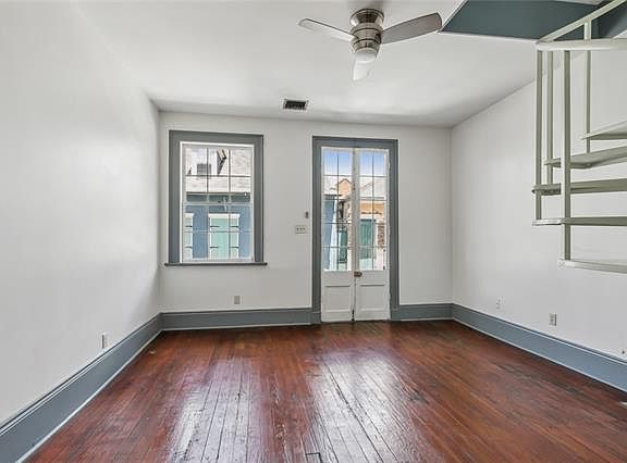 3rd image of 524 Burgundy St