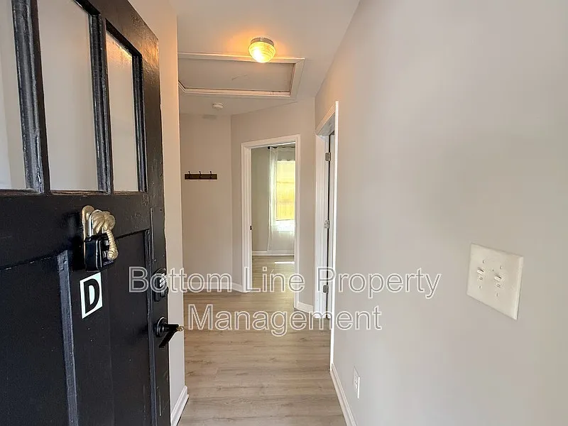 2 bed, 1.0 bath, 995 sqft, $1,495 — Photo 3