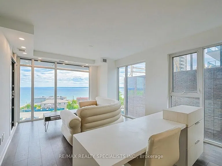 370 Martha St #507 — Photo 4