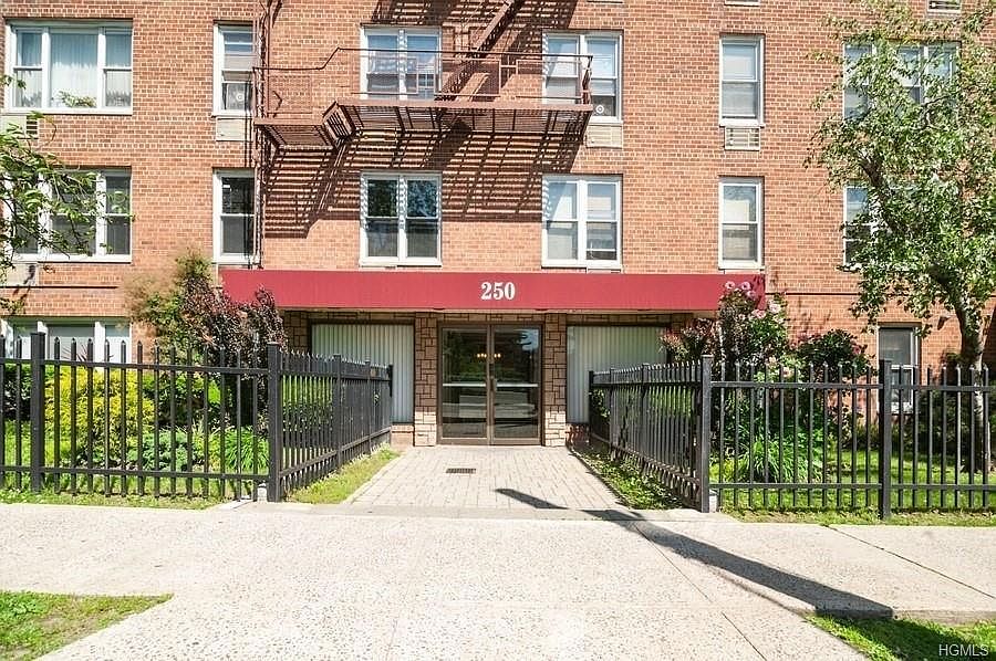 1st image of 250 N Broadway APT 2D