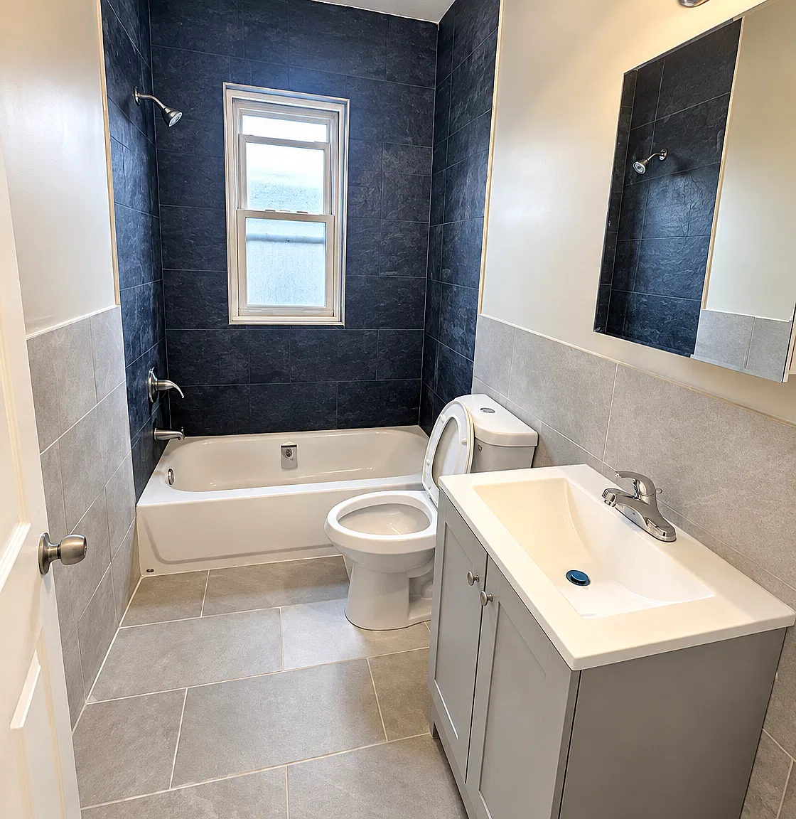 2 bed, 700 sqft, $1,600 — Photo 2
