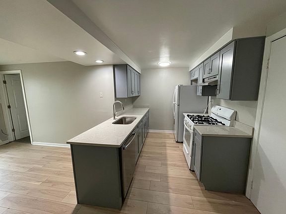 4th image of 8924 Robin Dr APT B