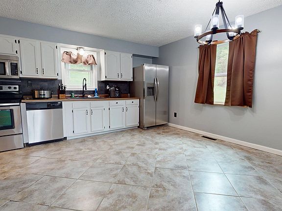 4th image of 45 Spring Hills Rd