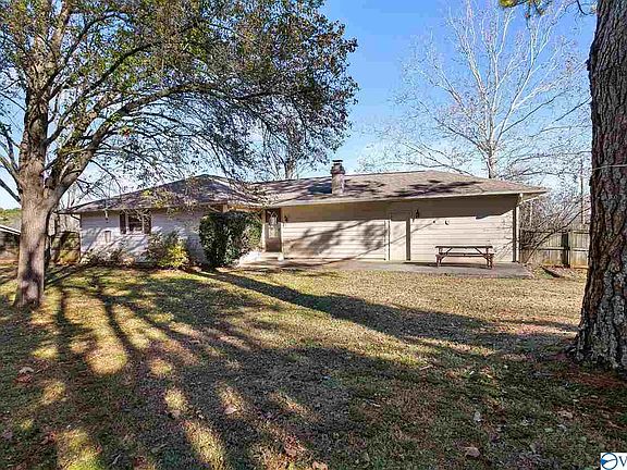 3rd image of 909 Seina Vista Dr