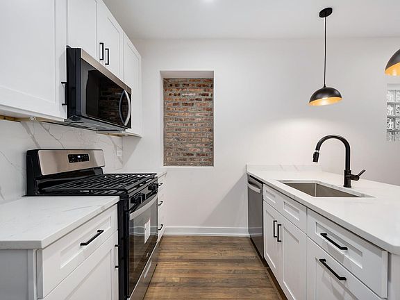 4th image of 2455 W Armitage Ave #2R