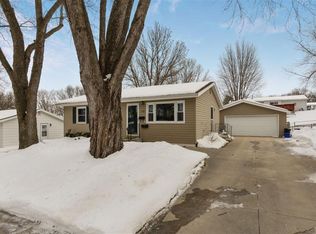 1195 Linnview Dr, Marion, IA 52302