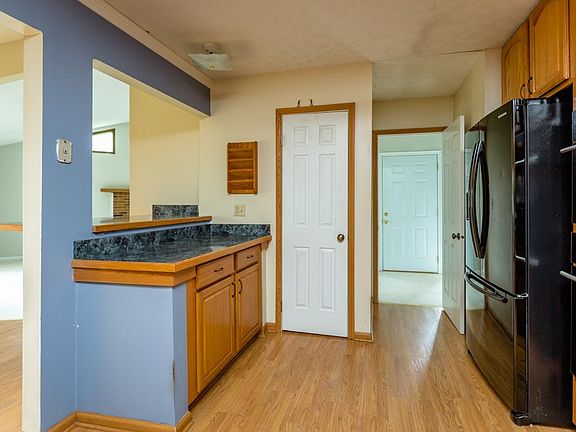 4th image of 1464 Hillside Ave