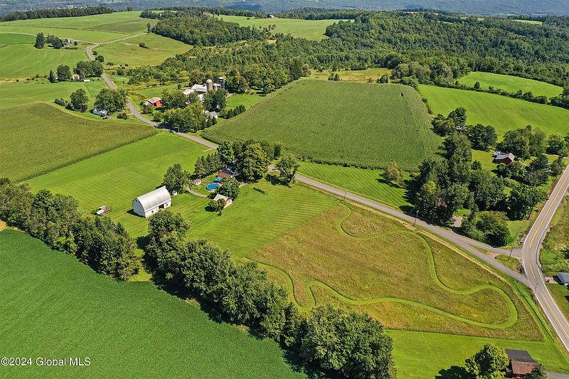 5th image of 526 McDougall Road