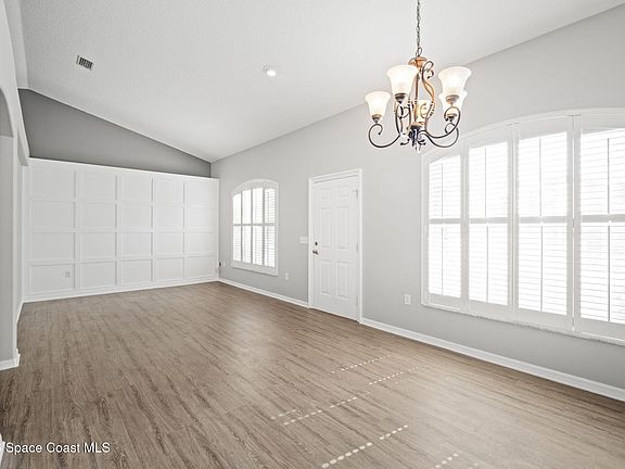 4th image of 425 La Veta Dr