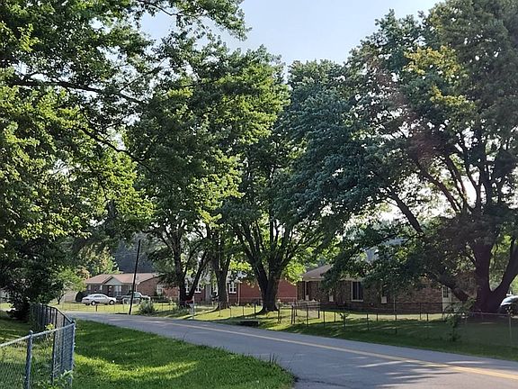 4th image of 2245 Robin Dr