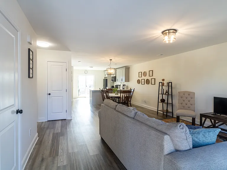 209 Chesley Dr — Photo 5