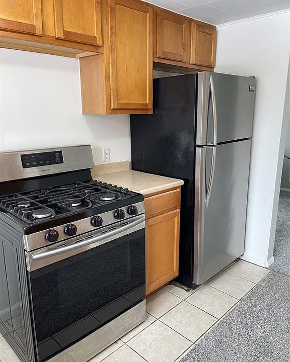 2nd image of 416 Hollis Ave