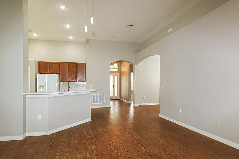 4 bed, 3.0 bath, 2166 sqft, $2,880 — Photo 4