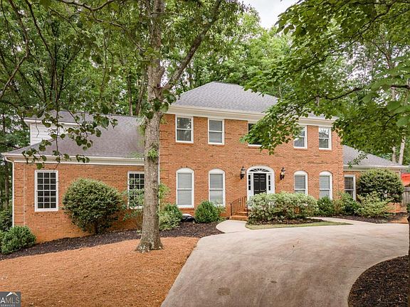 3rd image of 250 Benjamin Dr
