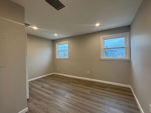 4th image of 817 E Walnut St Floor 2