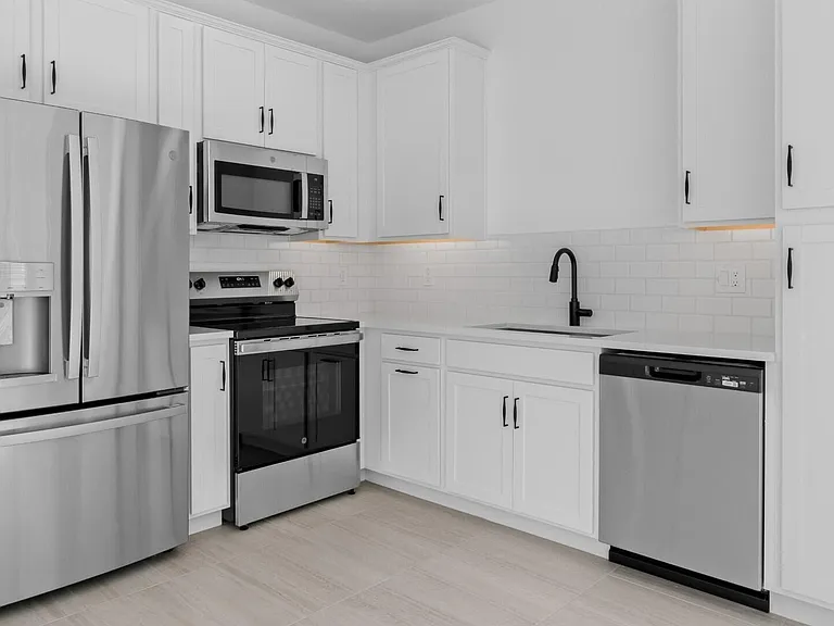 2831 W White Feather Ln — Photo 4