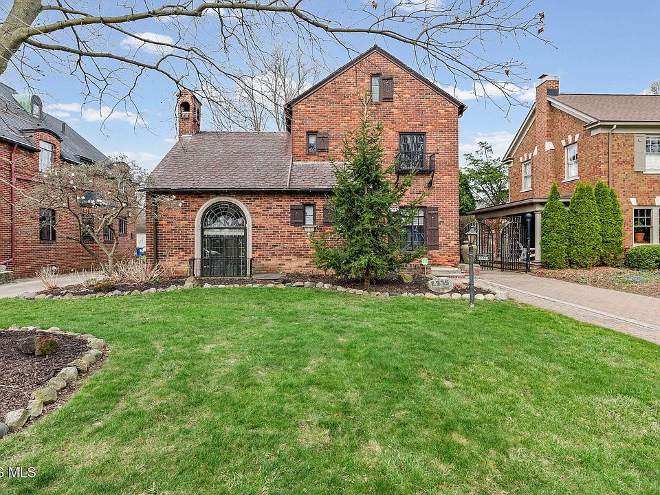 1st image of 2235 Meadowwood Dr