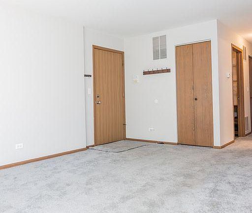 4th image of 341 Newport Ln APT C1